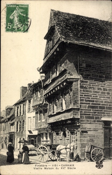 Postcard Carhaix Finistère, historic building, old street view, people in traditional dress