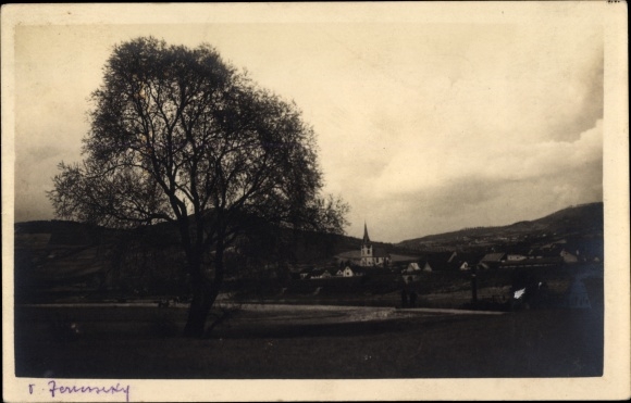 KP Czechy, widok na wieś, drzewo