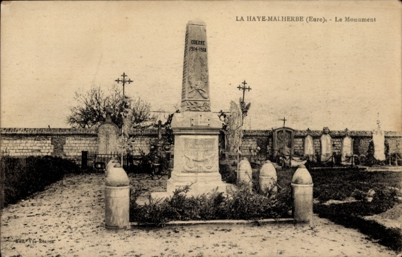 CPA La Haye Malherbe Eure, Le Monument