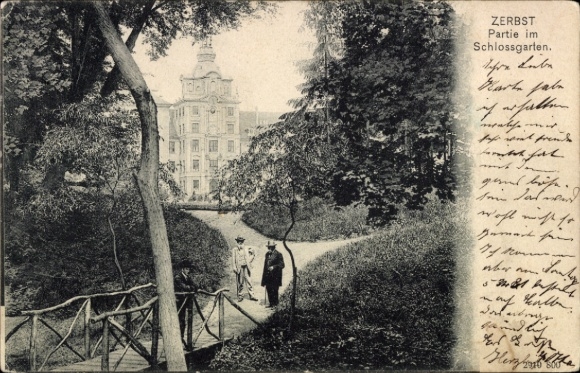Postcard Zerbst in Anhalt, party in the castle garden, scenery, trees, men on the way
