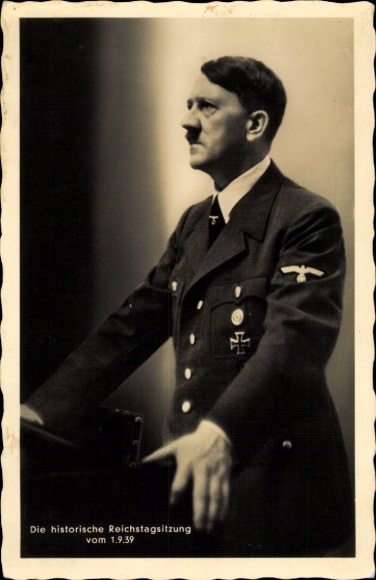 Ak Führer und Reichskanzler Adolf Hitler, Reichstagssitzung 1939, Portrait am Rednerpult