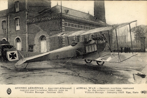 CPA Guerre aerienne, Appareil Allemand capture par l'aviateur Gilbert, près de Villiers Bocage 1915