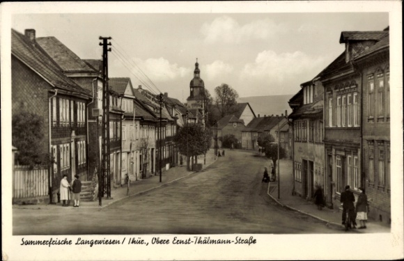 Ak Langewiesen Ilmenau am Thüringer Wald,  mit Straßenansicht, s Gebäude, ruhige Atmosphäre