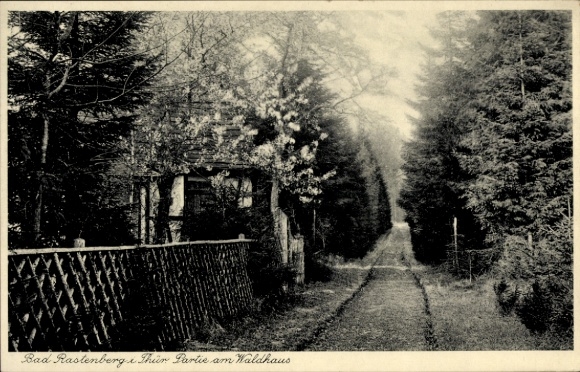Ak Rastenberg in Thüringen, Waldweg, Zaun, Waldhaus, Schriftzug  Thür Partie am Waldhaus