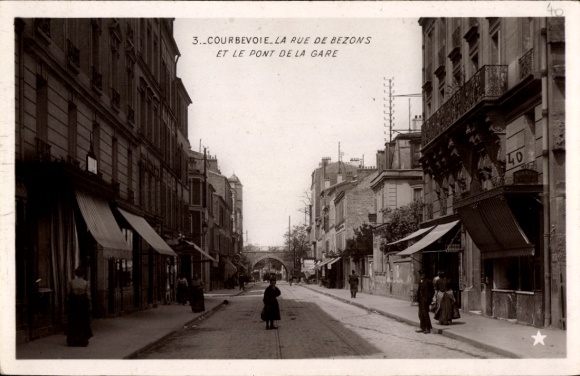 Postcard Courbevoie Hauts de Seine, La rue de Bezons and le Pont de la Gare