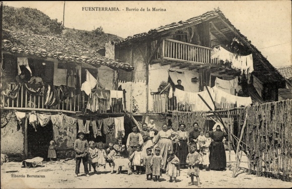 Postcard Fuenterrabia Basque Country, Barrio de la Marina, clotheslines, residents