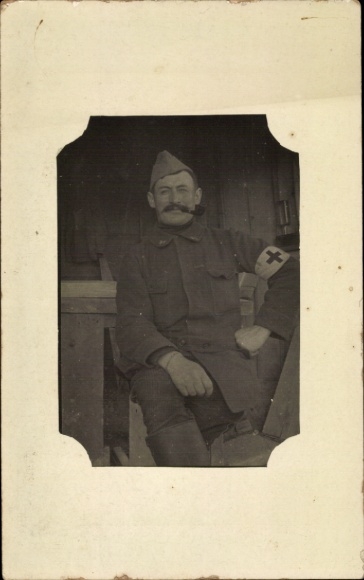 Photo Postcard French Soldier, Medic with Pipe, portrait