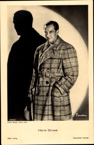 Postcard actor Hans Stüwe, portrait in the coat, shadow