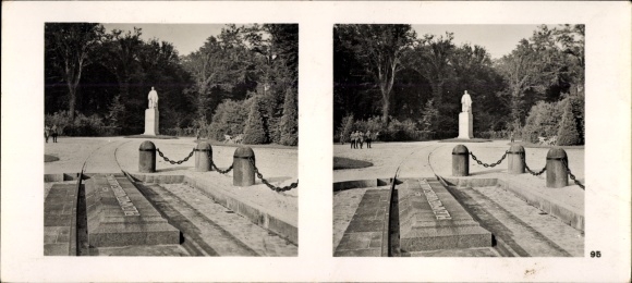 Stereo image photo &quot;The Battle in the West&quot;, No. 95 Foch monument, lot in the forest of Compiegne