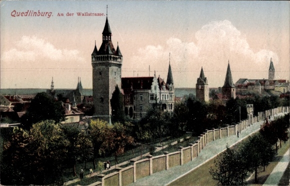 Quedlinburg in het Harzgebergte, Wallstraße, gebouwen, torens