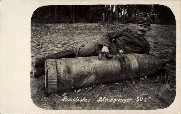 Foto Ak Deutscher Soldat, Russischer Blindgänger, I. WK
