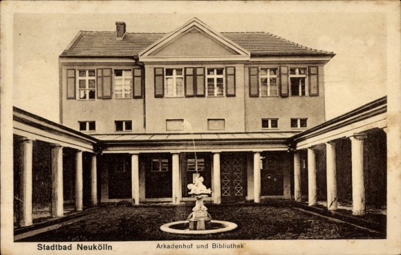 Postcard Berlin Neukölln, public baths, arcade courtyard and library, fountain