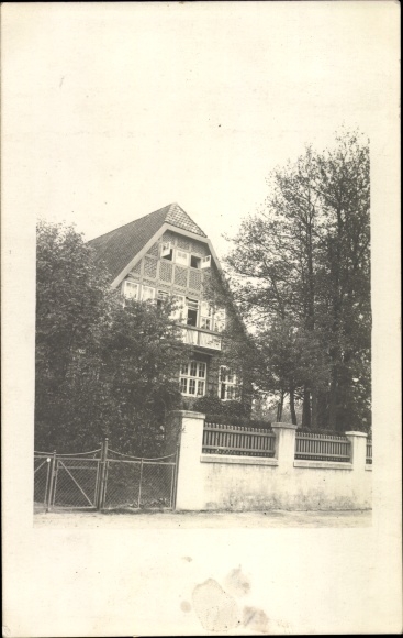 Photo Postcard Hamburg Altona Groß Flottbek, street section with residential building