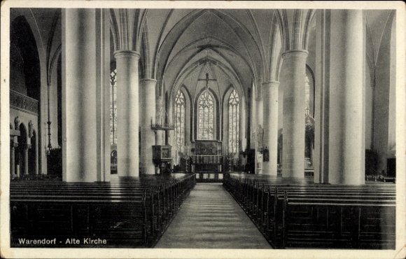 Ak Warendorf im Münsterland, Innenansicht der Alten Kirche,  Kirchenbänke, Altar, Fenster