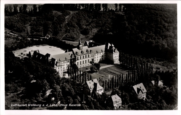 Ak Weilburg an der Lahn Hessen, Luftkurort Weilburg, Neue Kaserne, Luftaufnahme