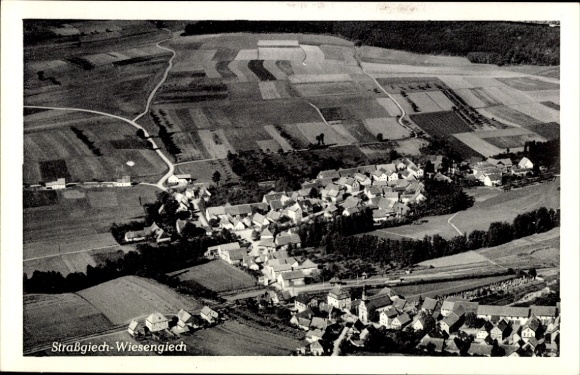 Postcard Wiesengiech Scheßlitz in Upper Franconia, aerial photograph, Straßgiech