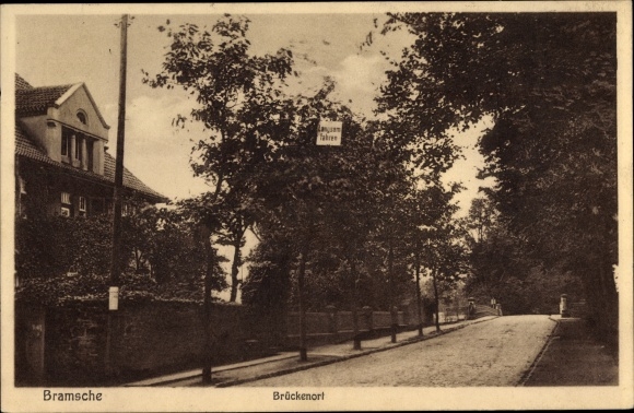 Ak Bramsche in Niedersachsen, Brückenort, Straßenpartie, Haus mit Garten