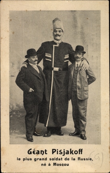 Postcard Giant Pisjakoff, Russia&#39;s greatest soldier born in Moscow