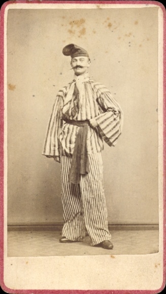 CdV Man in striped clothing, portrait, cap