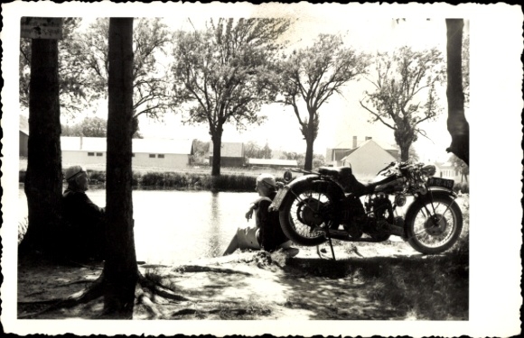 Photo Postcard couple at the pond, motorcycle