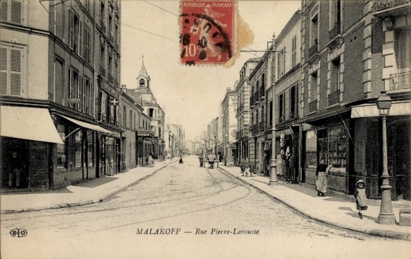 Ak Malakoff Hauts de Seine, Straße Rue Pierre-Larousse, Schwarz-Weiß-Bild, Menschen, alte Arch...