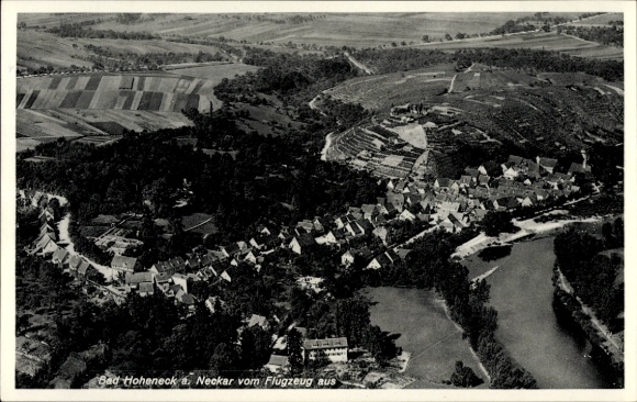 Ak Hoheneck Ludwigsburg in Württemberg, Luftaufnahme von Bad Hoheneck, Fluss, Felder, Dörfer