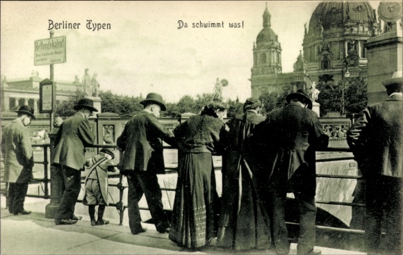 Postcard Berlin Mitte, Berlin types, Something is swimming, Cathedral, People looking into the water
