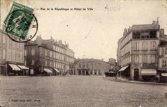 Ak Auch Gers, Rue de la Republique, Rathaus