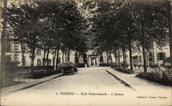 Postcard Vierzon Cher, Ecole Professionnelle, L'Avenue