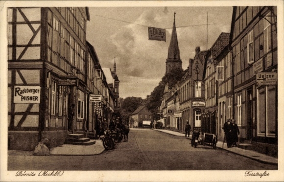 Postcard Dömitz an der Elbe Mecklenburg, Torstraße, shops