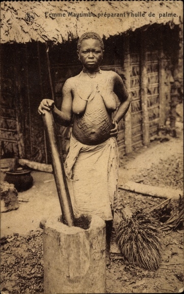Ak Afrika, Femme Mayumbe préparant huile de palme, Afrikaanse vrouw produceert palmolie, Barbusig