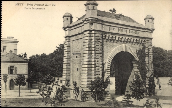 Ak Metz Moselle, Print Friedrich-Karl Tor, Porte Serpenoise, Bäume, Weg