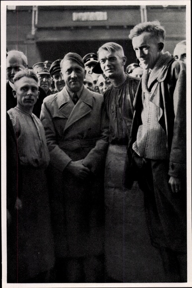 Collective picture Adolf Hitler No. 82 With the workers in Siemensstadt