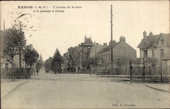 Ak Nangis Seine et Marne, Avenue de la Gare, Passage a Level