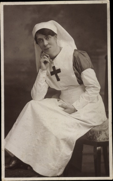 Photo Postcard English nurse in uniform, 1st WW
