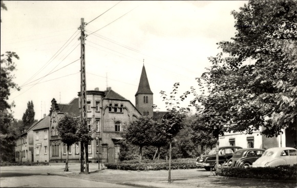Ak Sandersdorf Brehna in Saksen-Anhalt, Rudolf-Breitscheid-Platz, hoogspanningsmast