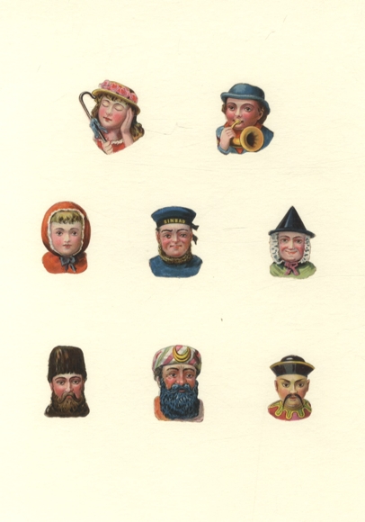 8 nakryć głowy z opłatków różnych grup etnicznych, każde o wymiarach ok. 4 x 2,5 cm