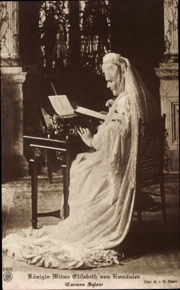 Postcard Queen Dowager Elisabeth of Romania, writer Carmen Sylva