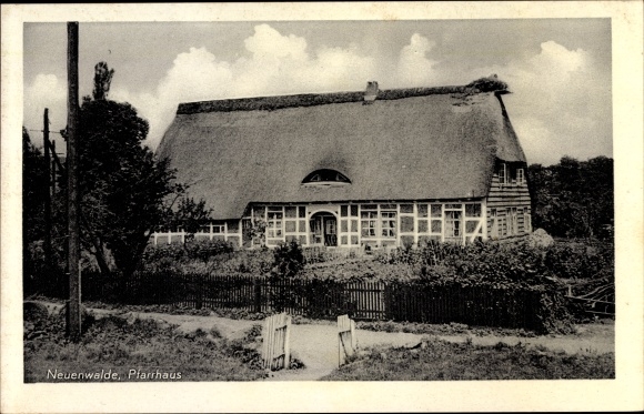 PC Neuenwalde Geestland district of Cuxhaven, vicarage, front yard
