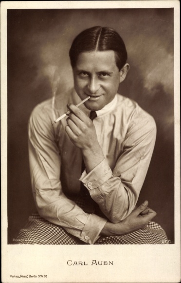 Postcard actor Carl Auen, portrait with cigarette