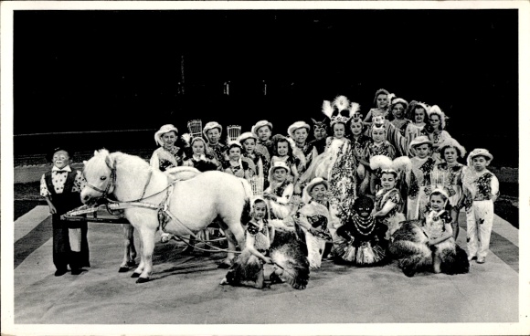 Postcard CH Schäfers Circus City Liliput, Munich Solln, Memlingstraße 11, pony, group photo