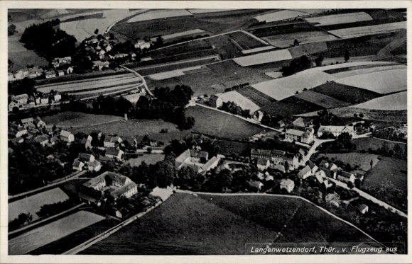Ak Langenwetzendorf in Thüringen, Luftaufnahme von  Thüringen, Landwirtschaft, Dörfer, Felder