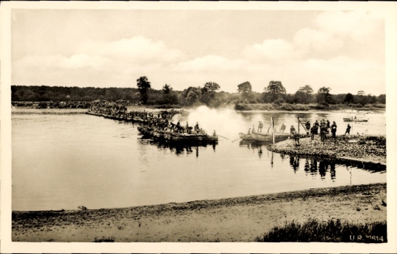 Ak Reichswehr, Bau einer Ponton-Brücke