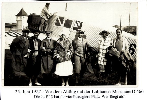 Photo Postcard Wangerooge, airfield, Lufthansa aircraft Ju F 13, D 466, group photo 25 June 1927