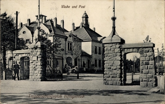 Postcard Königsbrück in Upper Lusatia, guard and post office, military training area