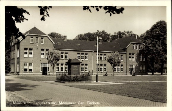 Postcard Maastricht Limburg Niederlande, Tapijnkazerne, Monument Gen. Dibbets