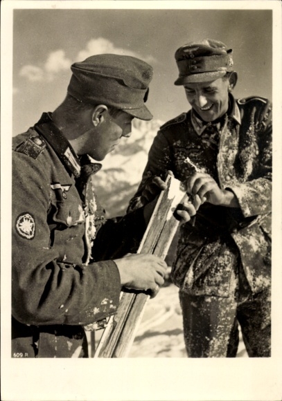Postcard German Wehrmacht, Mountain Infantry with Badge 1st Mountain Division