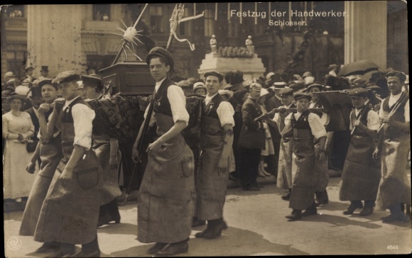Postcard Procession of craftsmen, locksmiths, workers in aprons, street parade