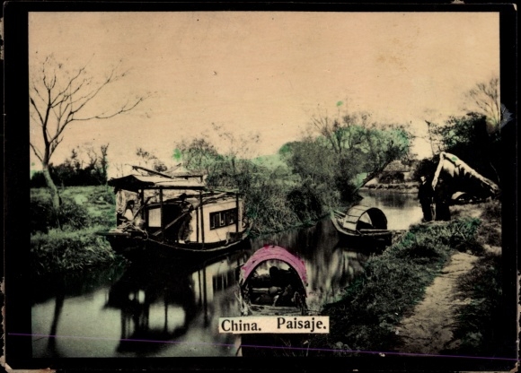 Photo China, Paisaje, river section with boats