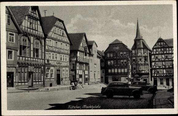 PC Fritzlar in the Schwalm Eder district, lot on the market square, half-timbered houses, automobiles